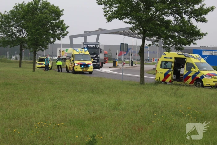Traumahelikopter landt voor ongeval op rotonde