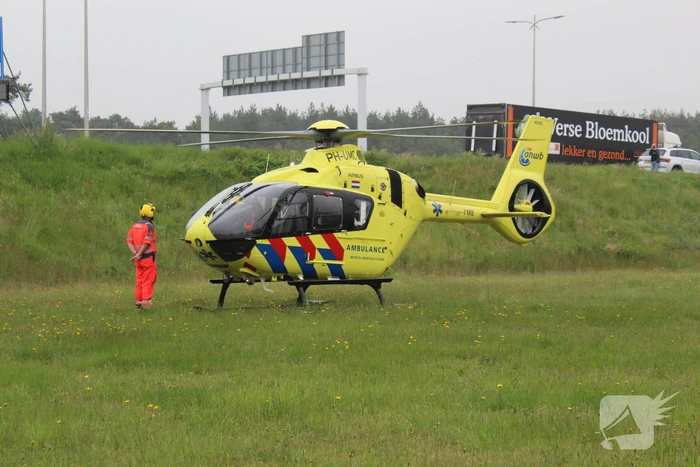 Traumahelikopter landt voor ongeval op rotonde