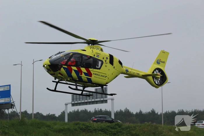Traumahelikopter landt voor ongeval op rotonde