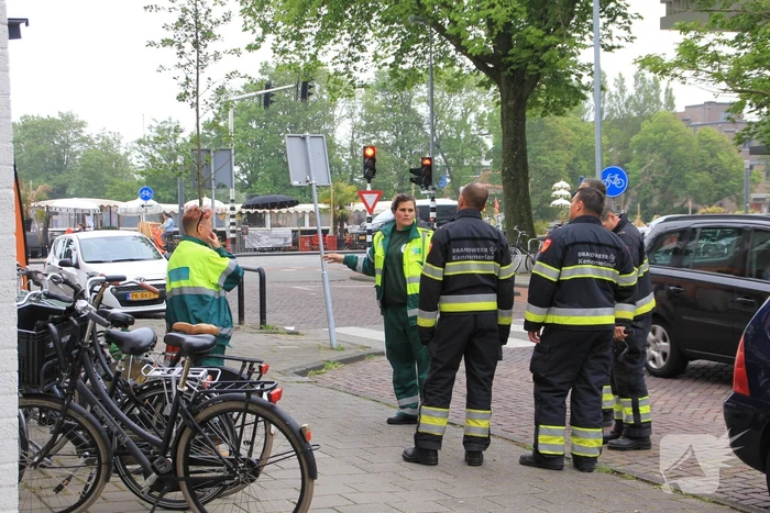 Brandweer bevrijdt twee duiven achter bord van kwantum