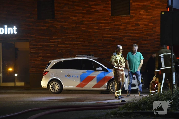 Auto brandt uit in parkeergarage
