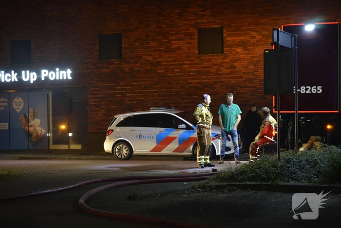 Auto brandt uit in parkeergarage