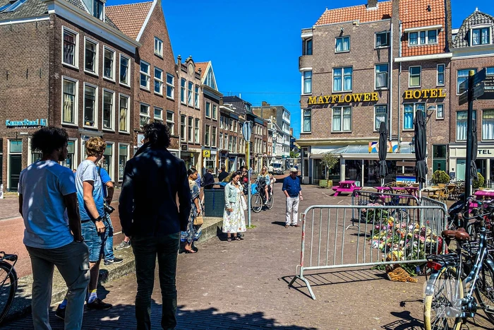 Veel bloemen neergelegd na dodelijk ongeval 7-jarig meisje