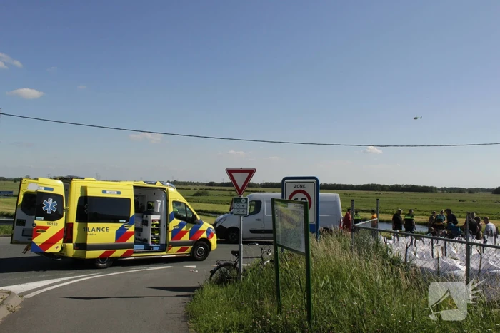 Fietser zwaargewond bij botsing met bestelbus