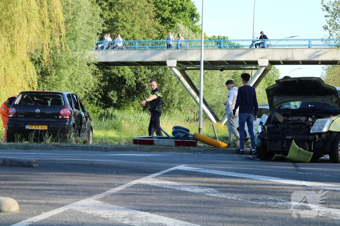Personenauto belandt ondersteboven door ongeval