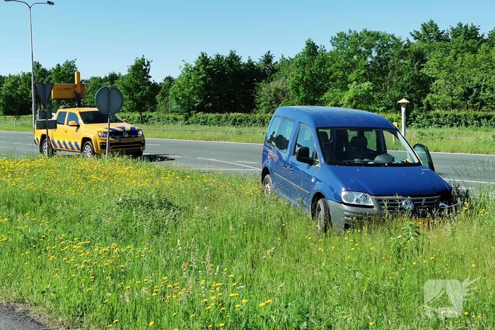 Flinke schade na botsing met twee voertuigen