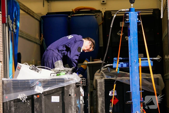 Productie synthetische drugs in schuur van woning, drie aanhoudingen