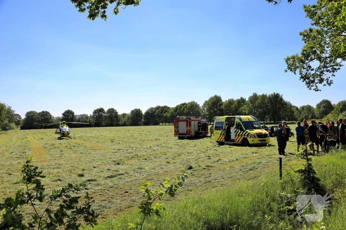 Auto belandt in weiland na ongeval