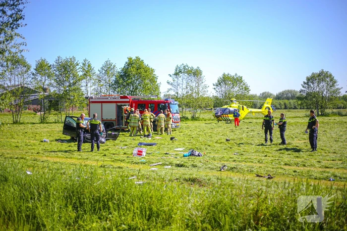 Auto belandt in weiland na ongeval