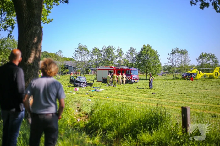 Auto belandt in weiland na ongeval