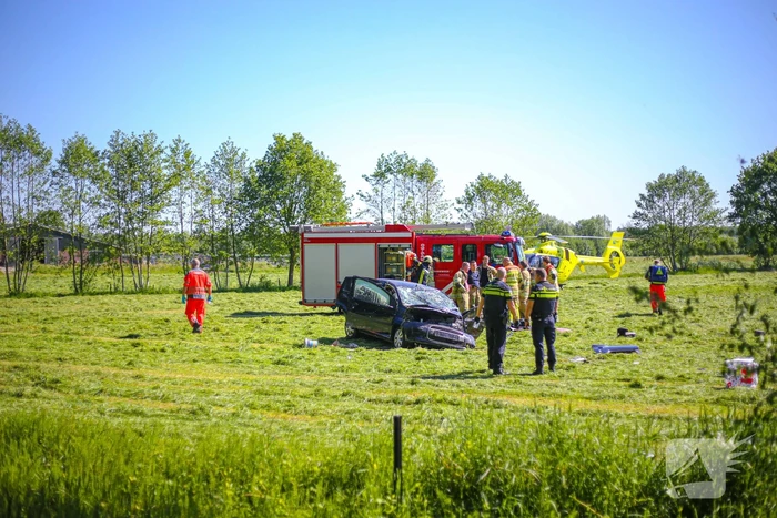 Auto belandt in weiland na ongeval