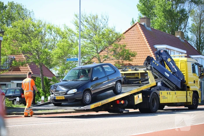 Schade bij aanrijding tussen twee auto's