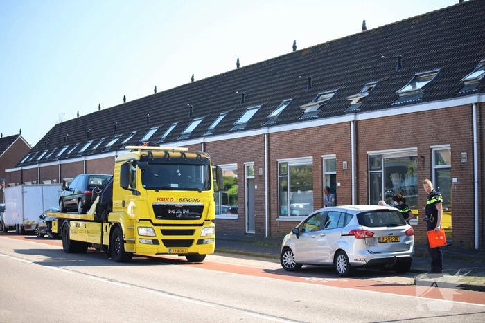 Schade bij aanrijding tussen twee auto's