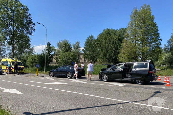 Kettingenbotsing tussen drie personenwagens