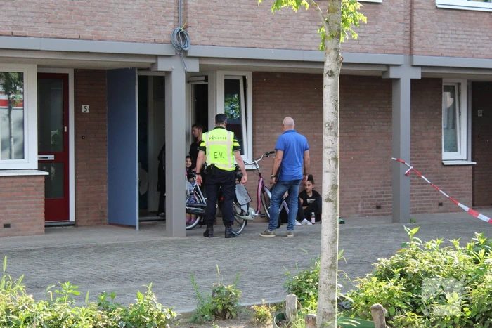 Poeder in brievenbus flatgebouw
