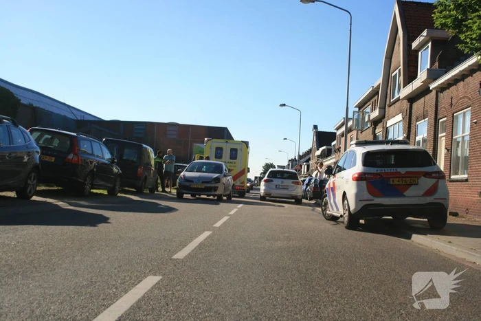 45-km schiet tegen hekwerk na botsing