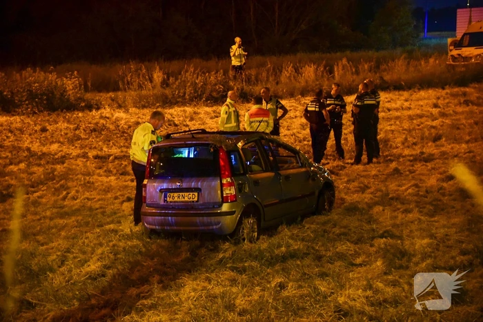 19-jarige bestuurder uit auto geslingerd en overleden