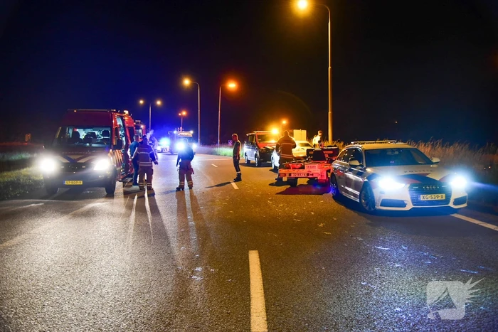 19-jarige bestuurder uit auto geslingerd en overleden