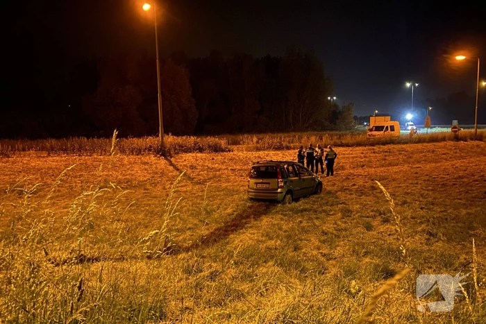 19-jarige bestuurder uit auto geslingerd en overleden