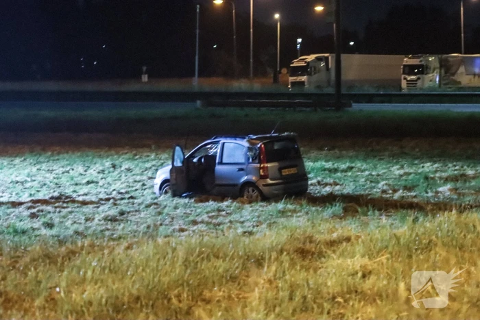 19-jarige bestuurder uit auto geslingerd en overleden