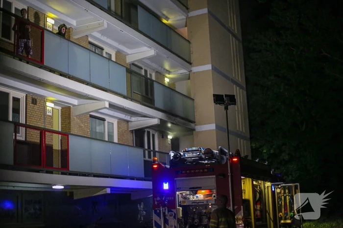 Flatwoning onbewoonbaar door grote uitslaande brand