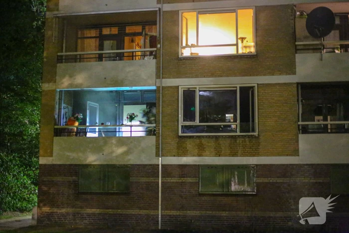 Flatwoning onbewoonbaar door grote uitslaande brand