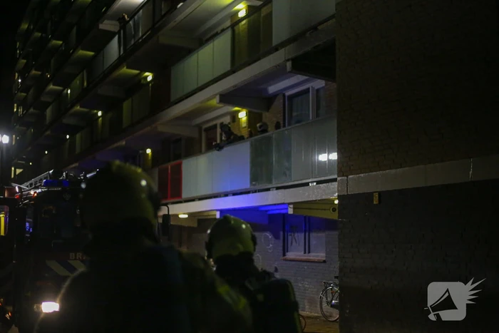 Flatwoning onbewoonbaar door grote uitslaande brand