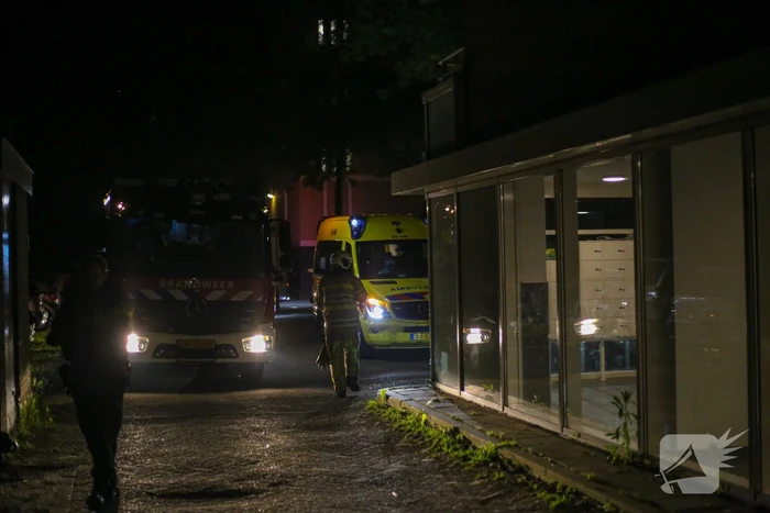 Flatwoning onbewoonbaar door grote uitslaande brand