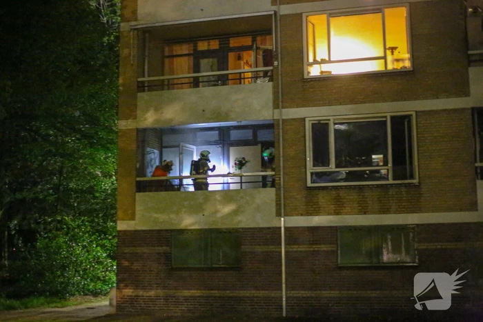 Flatwoning onbewoonbaar door grote uitslaande brand