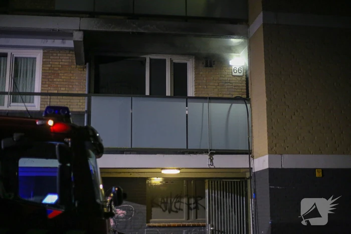 Flatwoning onbewoonbaar door grote uitslaande brand