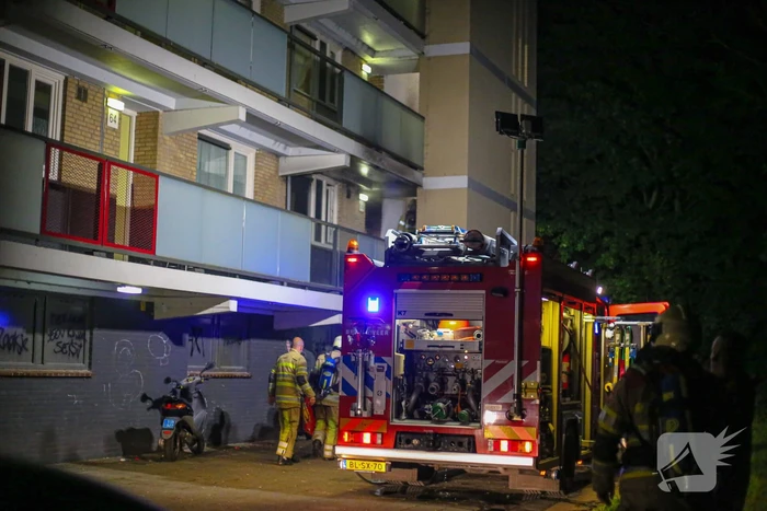 Flatwoning onbewoonbaar door grote uitslaande brand