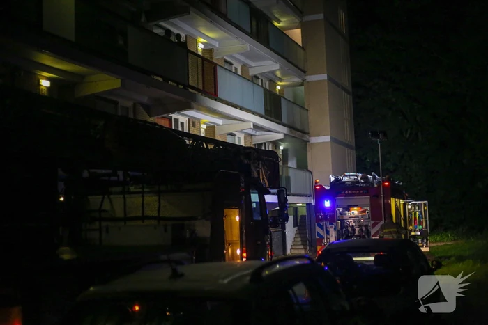 Flatwoning onbewoonbaar door grote uitslaande brand