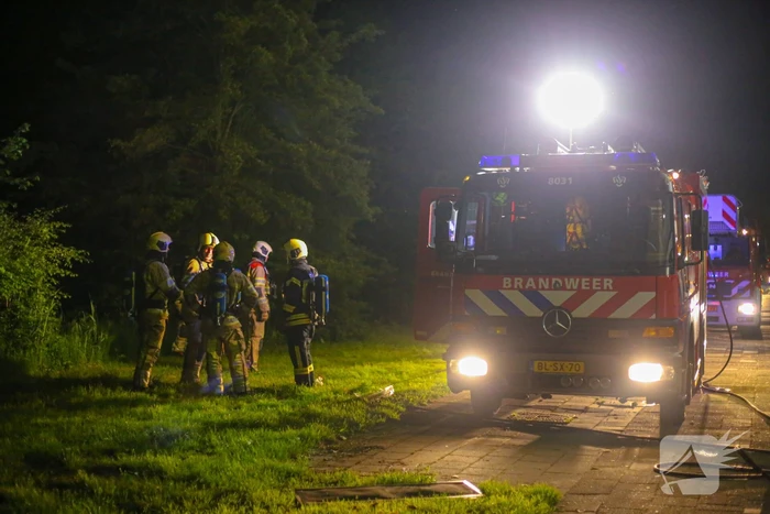 Flatwoning onbewoonbaar door grote uitslaande brand