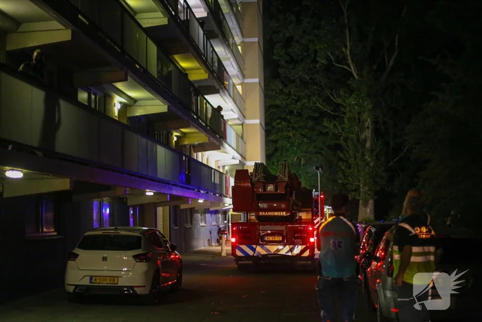 Flatwoning onbewoonbaar door grote uitslaande brand