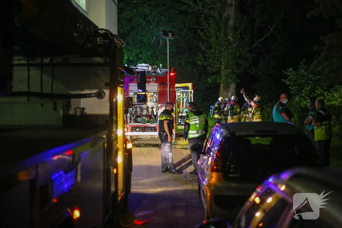 Flatwoning onbewoonbaar door grote uitslaande brand