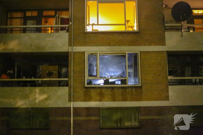 Flatwoning onbewoonbaar door grote uitslaande brand