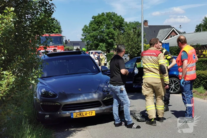 Gewonde bij botsing tussen twee auto's