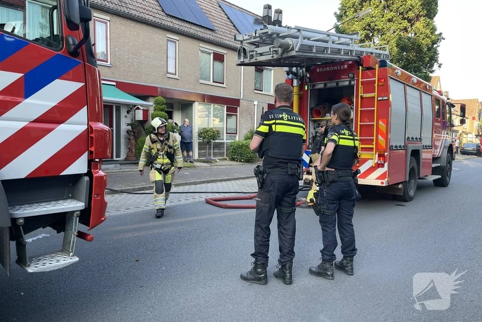 Brandweer redt hond bij brand in schuur