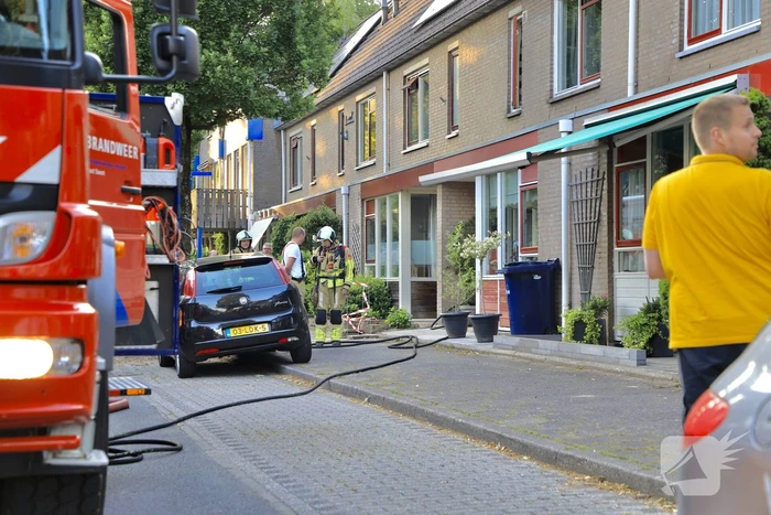 Brandweer redt hond bij brand in schuur