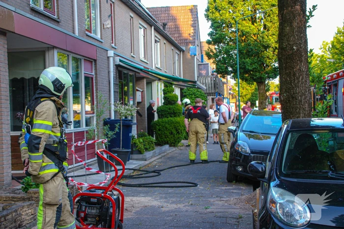 Brandweer redt hond bij brand in schuur