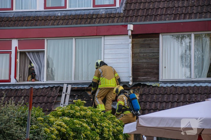 Brandweer redt hond bij brand in schuur