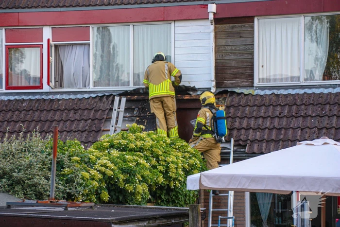 Brandweer redt hond bij brand in schuur