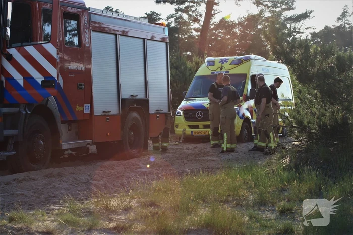 Ambulance rijdt zich vast op oefenterrein