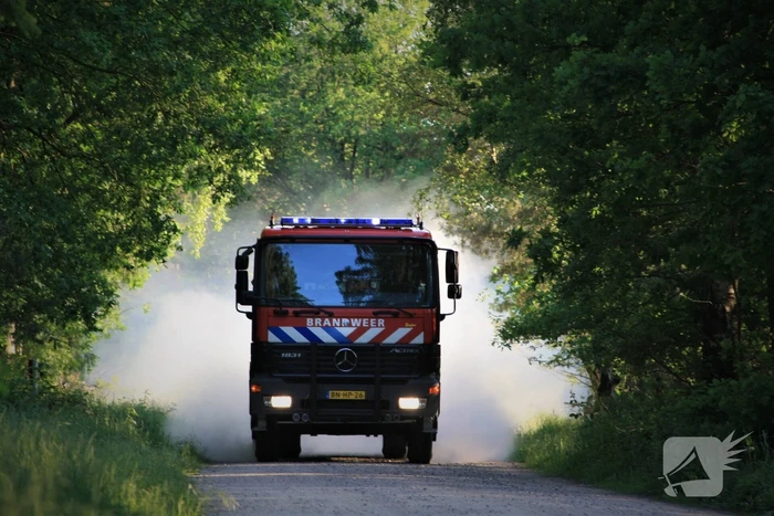 Ambulance rijdt zich vast op oefenterrein