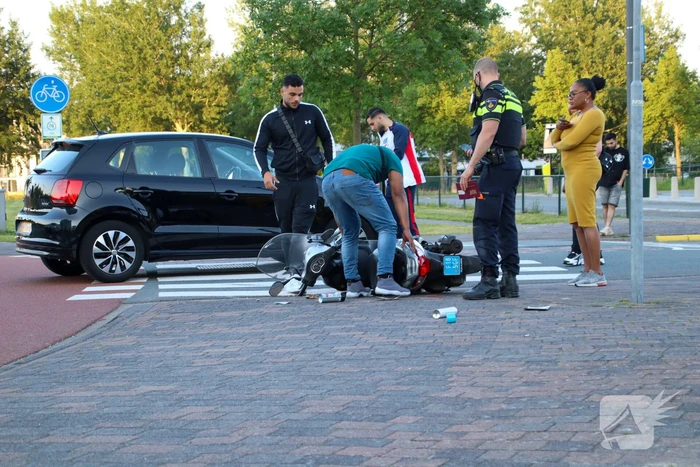 Scooter flink beschadigd na ongeval met auto