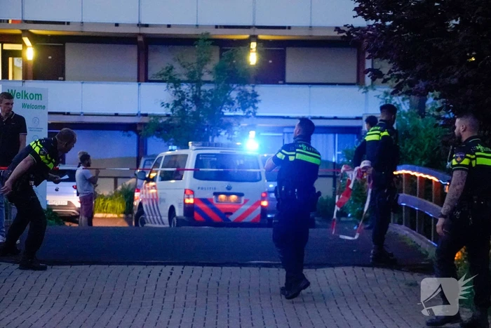 Zwaargewonde mannen in hotelkamer aangetroffen