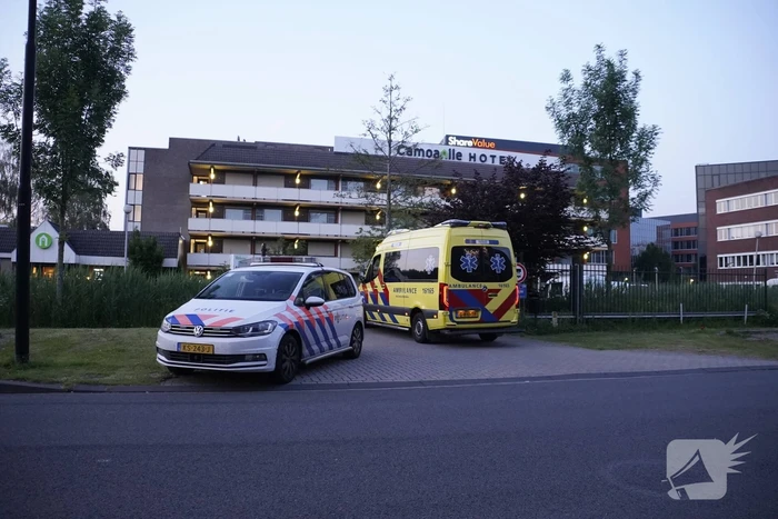 Zwaargewonde mannen in hotelkamer aangetroffen