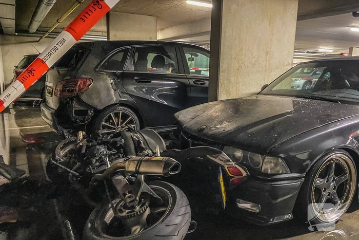 Motor brandt uit in parkeergarage