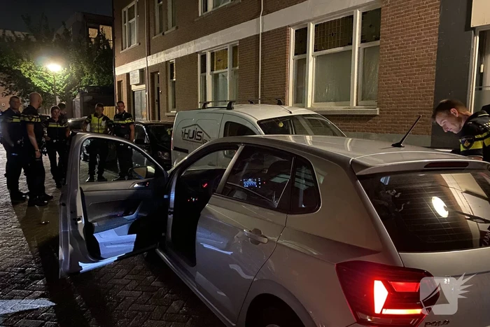 Twee aanhoudingen na achtervolging personenauto met schade