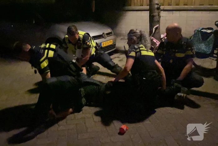 Twee aanhoudingen na achtervolging personenauto met schade